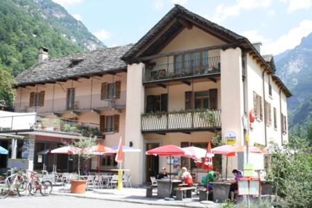 Hotel Ristorante Alpino Sonogno Esterno foto
