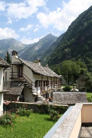 Hotel Ristorante Alpino Sonogno Esterno foto