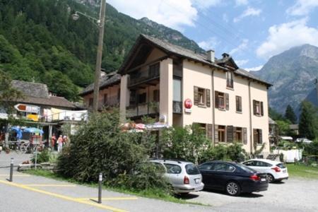 Hotel Ristorante Alpino Sonogno Esterno foto