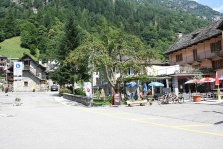 Hotel Ristorante Alpino Sonogno Esterno foto