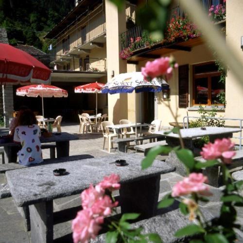 Hotel Ristorante Alpino Sonogno Esterno foto